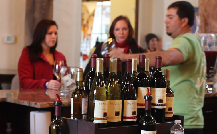 Carving and Wine.Photo J.Villanueva 0006.jpg